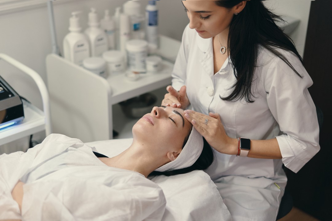 Có nên đi spa trị thâm mụn?