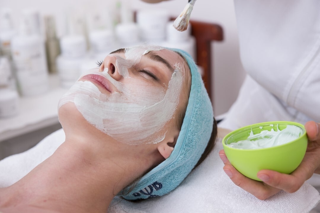 có nên trị mụn ở spa