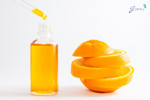 Vitamin C là thành phần còn được biết đến với nhiều tên như axit ascorbic hoặc axit L-ascorbic hỗ trợ điều trị thâm mụn và sẹo